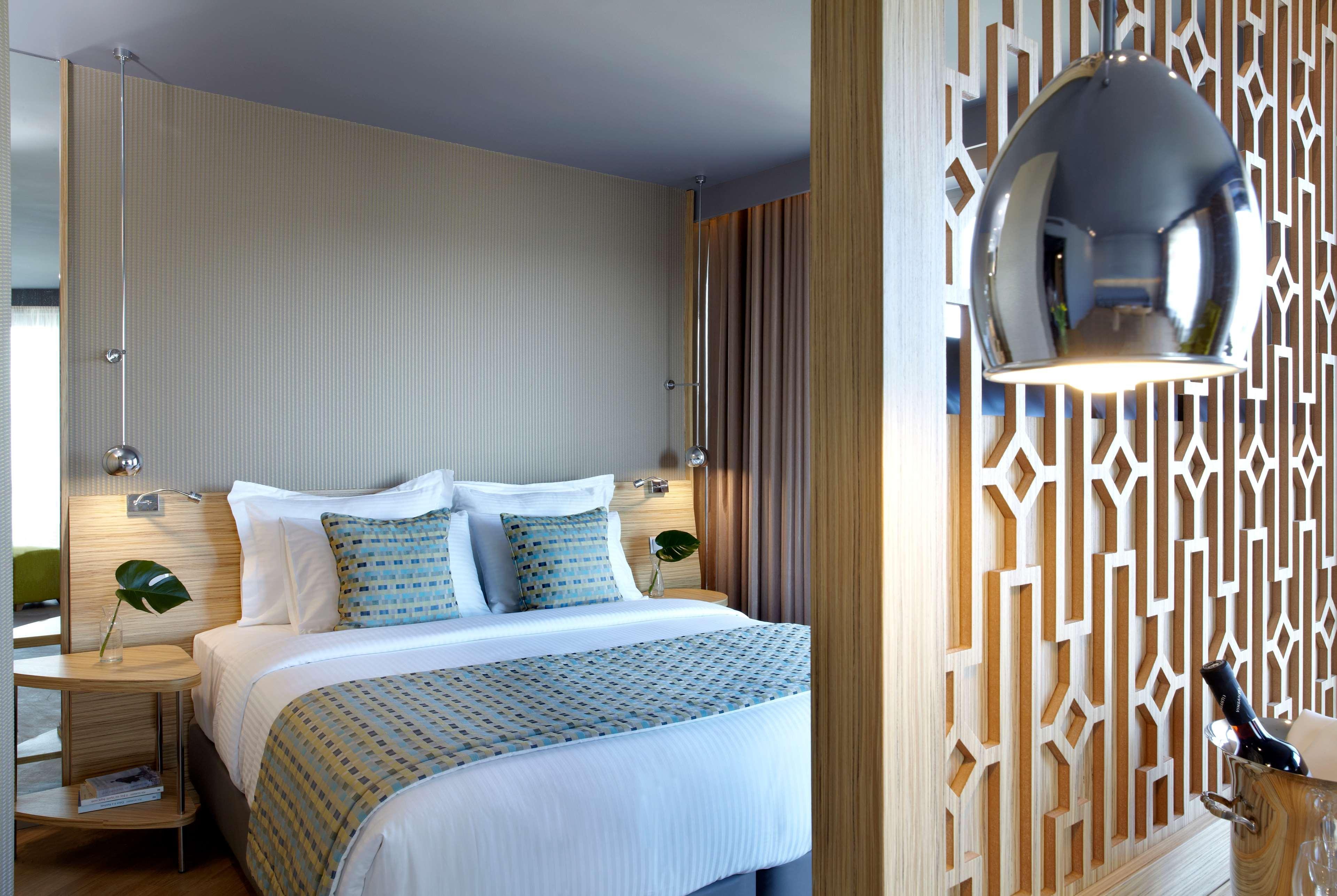 Wyndham Grand Athens Hotel Exterior photo A bedroom at the hotel